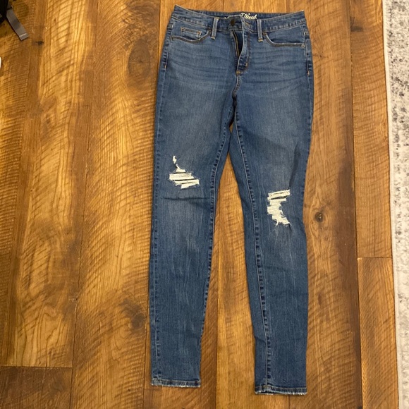 Universal thread distressed skinny jeans. Worn once - Picture 1 of 3